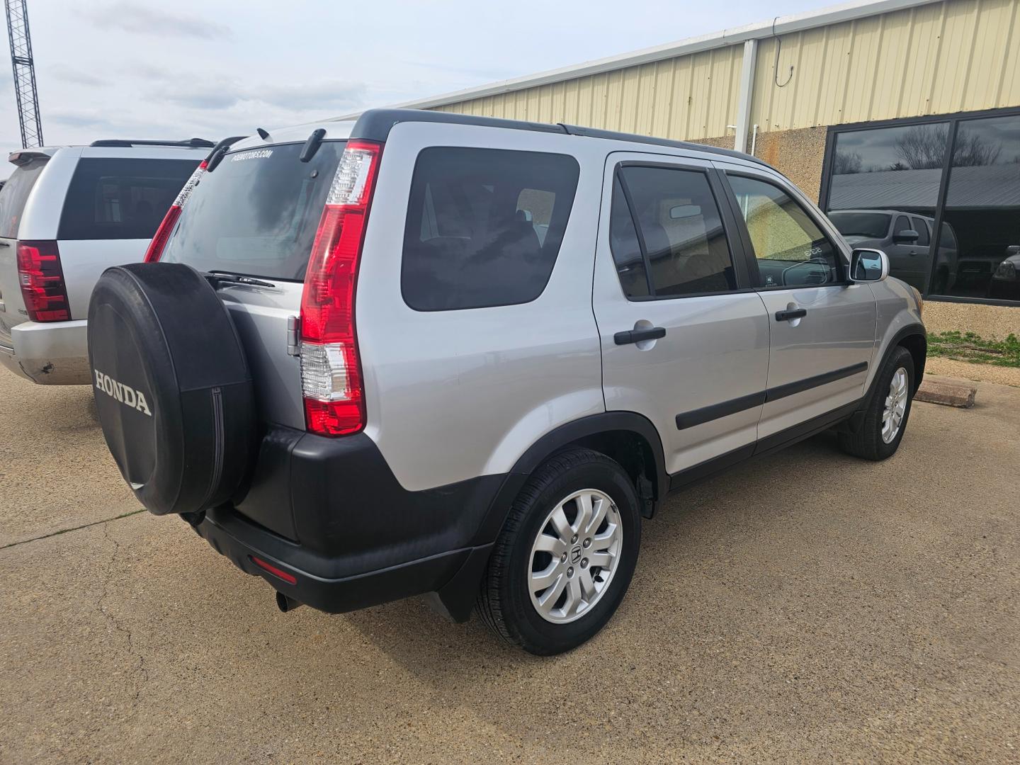 2006 SILVER Honda CR-V EX 4WD AT (JHLRD68866C) with an 2.4L L4 DOHC 16V engine, 5-Speed Automatic Overdrive transmission, located at 533 S Seven Points BLVD, Seven Points, TX, 75143, (430) 255-4030, 32.313999, -96.209351 - Photo#2